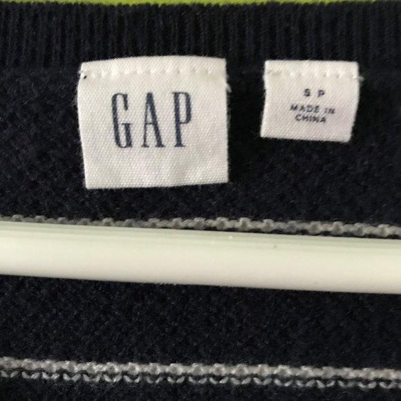 Gap Women's Brooklyn V-Neck Navy Stripe Sweater - Picture 3 of 4